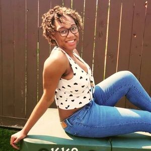 Meet your Posher, Latisha